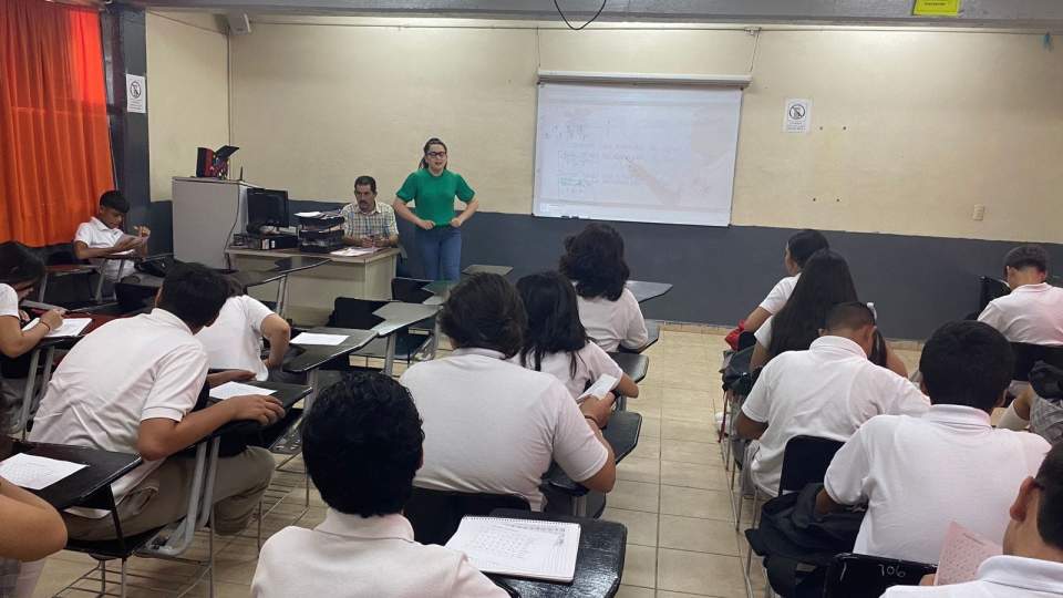 Atiende Cobach Sonora con educación de calidad a jóvenes con discapacidad auditiva